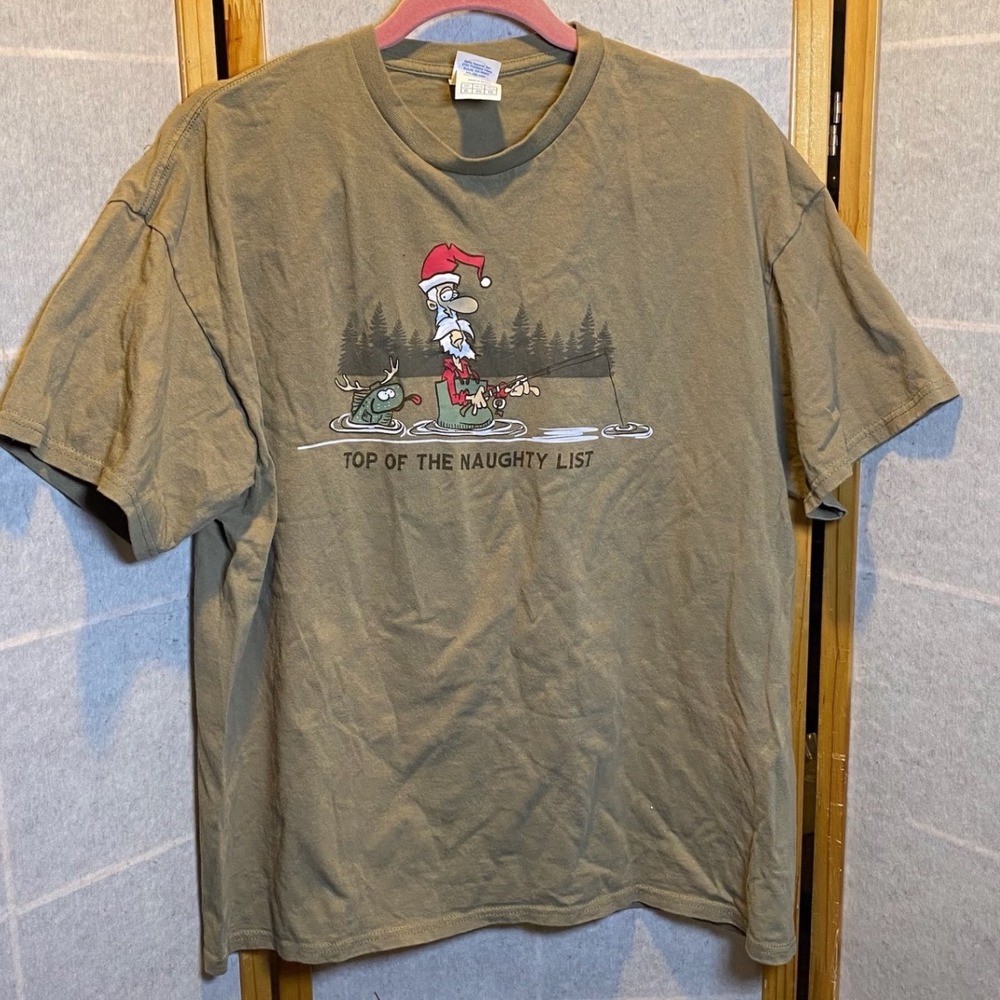 Delta Pro Weight Mens XL Olive Green Fishing Santa Christmas Graphic T-Shirt